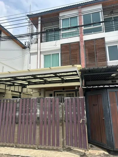 Maison de ville 3 chambres à louer près de la station MRT Sutthisan, photo 6 sur 7