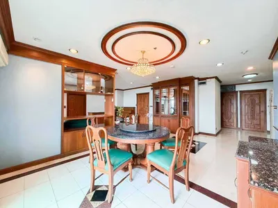 4-bed condo for rent near MRT Lumphini, photo 3 of 5