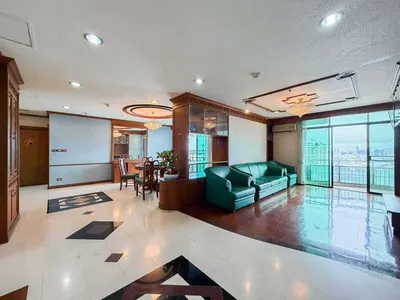 4-bed condo for rent near MRT Lumphini, photo 2 of 5