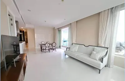 3-bed condo for rent near BTS Ratchadamri, photo 3 of 5