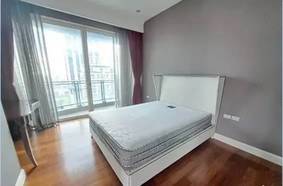 3-bed condo for rent near BTS Ratchadamri, photo 2 of 5