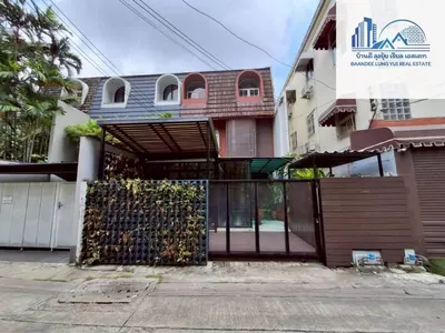 4-bed house for rent near BTS Chong Nonsi, photo 1 of 5
