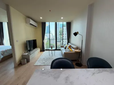 Condo 2 chambres à louer près de la station MRT Sukhumvit, photo 1 sur 5