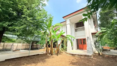 MRT 邦凯站附近的3房独栋住宅出售，第2张，共5张