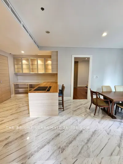 Bright Sukhumvit 24的2房公寓出租，第1张，共5张