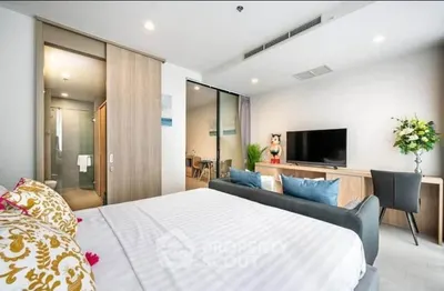 1-bed condo for rent at Noble Ploenchit, photo 2 of 3