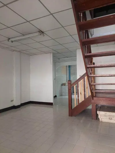 4-bed townhouse for rent near MRT Wong Sawang, photo 2 of 5