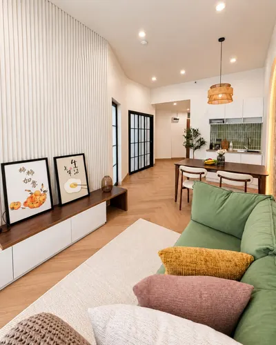 Condo 2 chambres à vendre près de la station ARL Hua Mak, photo 1 sur 5