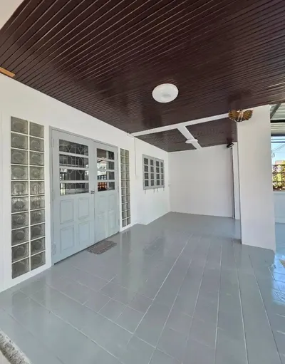3-bed house for rent near MRT Sai Ma, photo 3 of 4