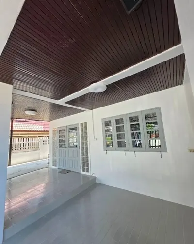 3-bed house for rent near MRT Sai Ma, photo 2 of 4