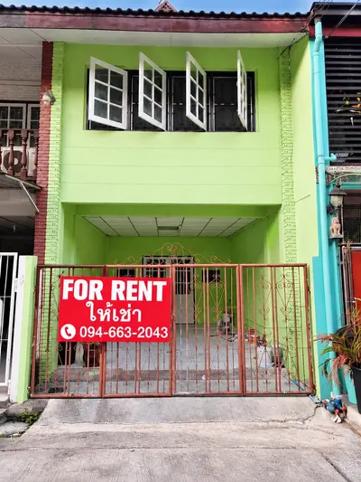 3-bed townhouse for rent near MRT Bang Kapi, photo 1 of 5