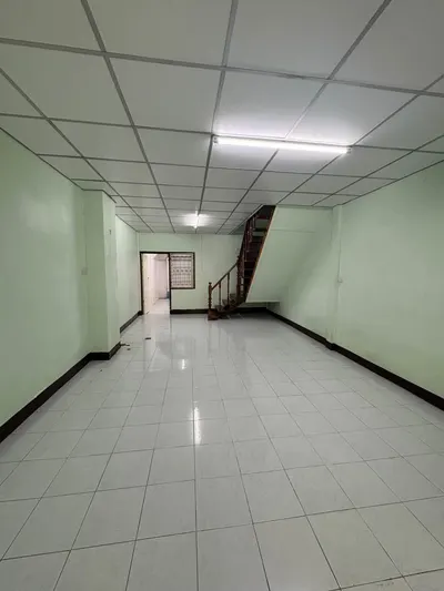 3-bed townhouse for rent near MRT Bang Kapi, photo 2 of 5