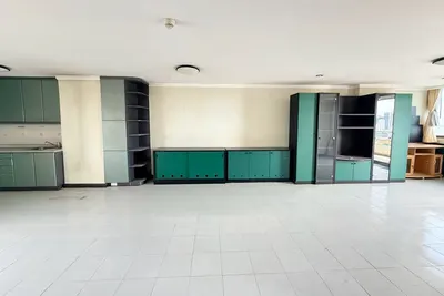 2-bed condo for sale near BTS Phrom Phong, photo 2 of 5
