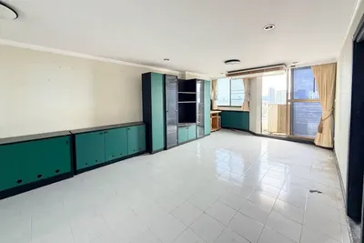 2-bed condo for sale near BTS Phrom Phong, photo 3 of 5