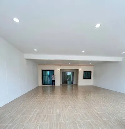 6-bed townhouse for sale near BTS Khu Khot, photo 3 of 5