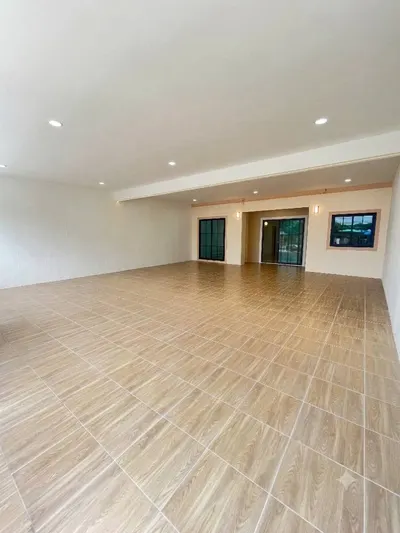 6-bed townhouse for sale near BTS Khu Khot, photo 2 of 5