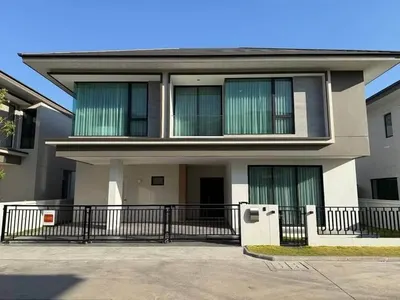 4-bed house for rent near MRT Bang Pakaeo, photo 1 of 5
