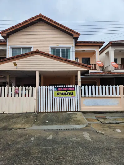MRT 民武里站附近的3房联排别墅出售，第1张，共5张