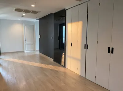 2-bed condo for sale near ARL Makkasan, photo 2 of 5