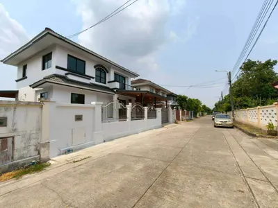 ARL ラートクラバン駅周辺の4ベッドルーム一戸建て（売買）、写真2/5