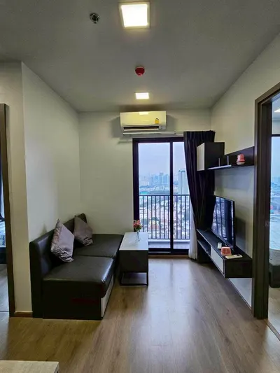 2-bed condo for rent near MRT Tao Poon, photo 3 of 5
