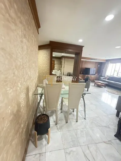 2-bed condo for rent near MRT Si Lom, photo 1 of 5