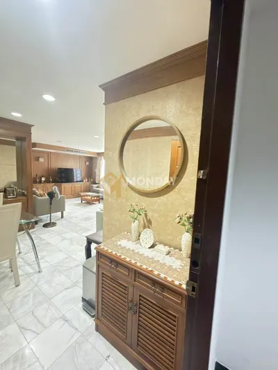 2-bed condo for rent near MRT Si Lom, photo 5 of 5