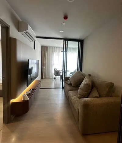 1-bed condo for rent at Aspire Onnut Station, photo 3 of 5