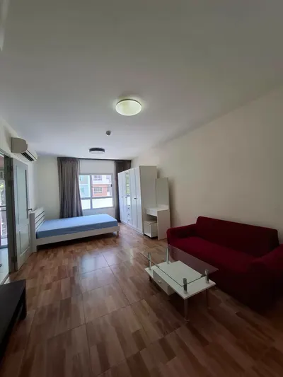 Condo à louer près de la station MRT Bang Kapi, photo 1 sur 5