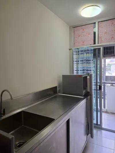 Condo à louer près de la station MRT Bang Kapi, photo 2 sur 5