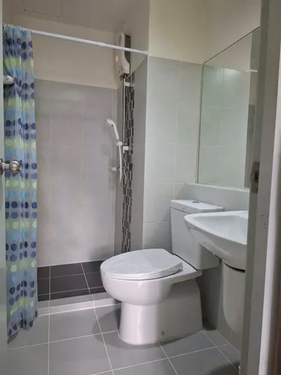 Condo à louer près de la station MRT Bang Kapi, photo 3 sur 5
