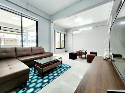 3-bed townhouse for rent near MRT Huai Khwang, photo 3 of 5