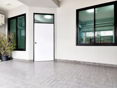 3-bed townhouse for rent near MRT Huai Khwang, photo 4 of 5
