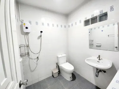 3-bed townhouse for rent near MRT Huai Khwang, photo 5 of 5