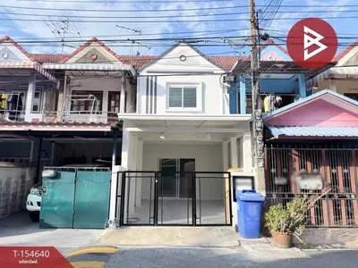 2-bed townhouse for sale near BTS Phraek Sa, photo 1 of 5