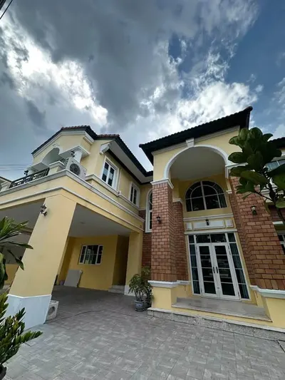 Nantawan Rama 9 - New Krungthepkreethaの5ベッドルーム一戸建て（賃貸）、写真1/5
