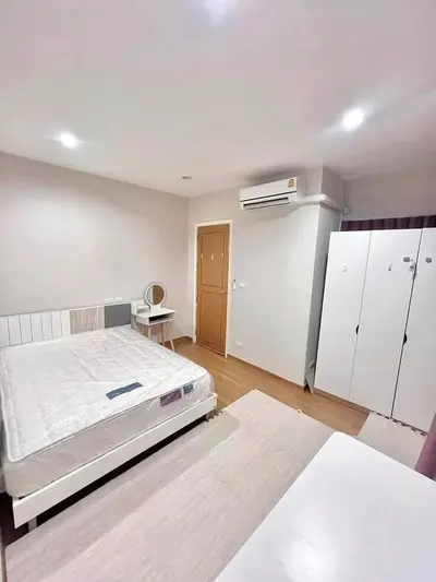ให้เช่าทาวน์เฮาส์ 4 ห้องนอน ใกล้ MRT ห้วยขวาง รูปที่ 4 จาก 5