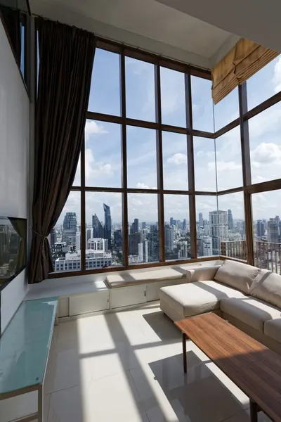 2-bed condo for rent at The Emporio Place, photo 4 of 5