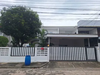 3-bed house for rent near ARL Ramkhamhaeng, photo 1 of 5