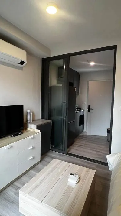 Studio condo for rent near MRT Huai Khwang, photo 5 of 5