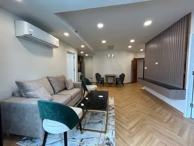 Condo 2 chambres à louer près de la station MRT Sukhumvit, photo 1 sur 5