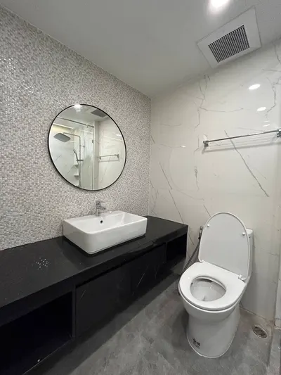 Condo 2 chambres à louer près de la station MRT Sukhumvit, photo 4 sur 5