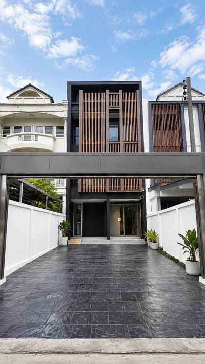 Commercial space for sale near MRT Phahon Yothin, photo 1 of 5