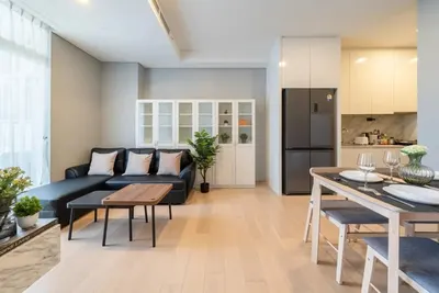2-bed condo for rent near BTS Ekkamai, photo 1 of 5