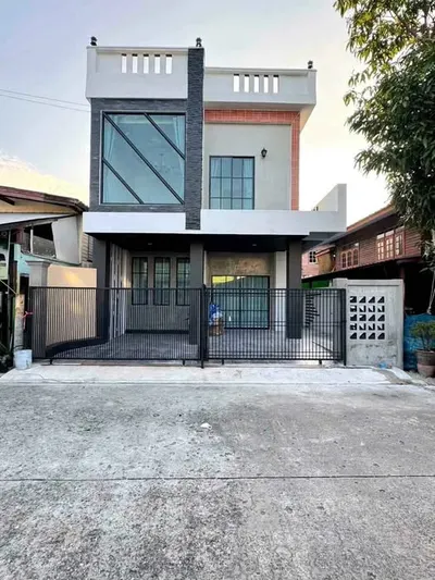 クローンサームワー区の3ベッドルーム一戸建て（売買）、写真1/5