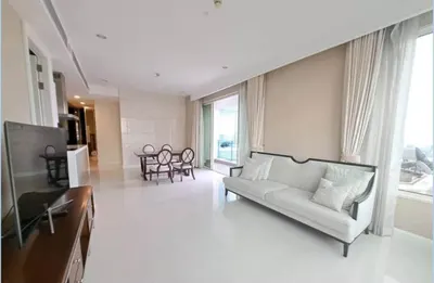 3-bed condo for rent near MRT Si Lom, photo 4 of 5