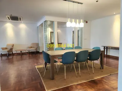 Condo 3 chambres à louer près de la station MRT Sukhumvit, photo 2 sur 5