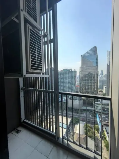 1-bed condo for rent near ARL Makkasan, photo 1 of 5