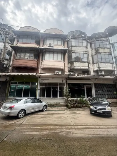 ให้เช่าทาวน์เฮาส์ 3 ห้องนอน ใกล้ ARL ลาดกระบัง รูปที่ 1 จาก 5