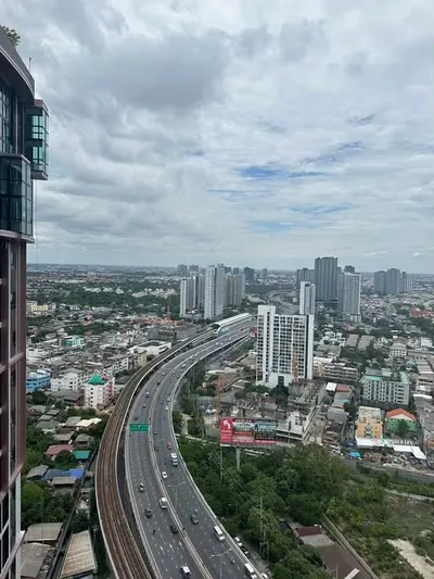 Altitude Unicorn Sathorn - Tha Phra的公寓出租，第1张，共5张